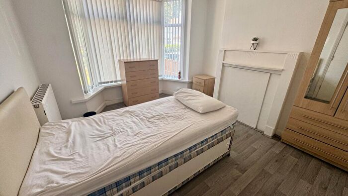 1 Bedroom House To Rent In Amberley Grove, B6