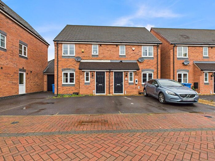 3 Bedroom Semi-Detached House For Sale In Hillingdon Avenue, Derby, DE22