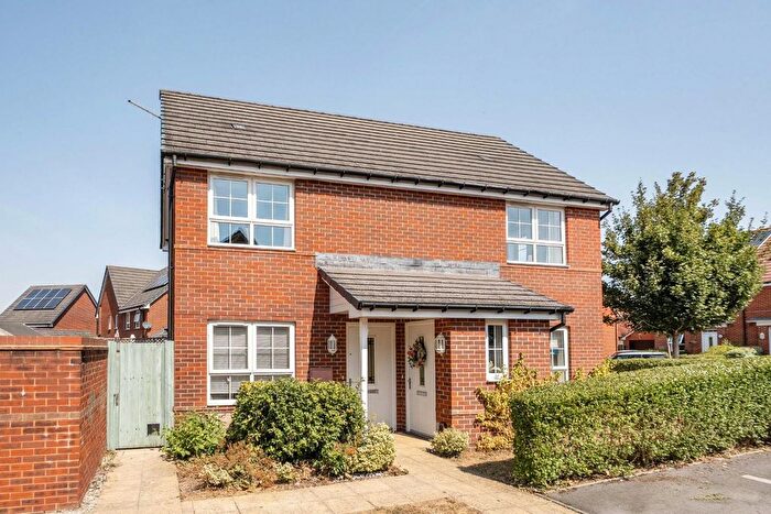 1 Bedroom Maisonette For Sale In Cornflower Gardens, Clanfield, Waterlooville, PO8