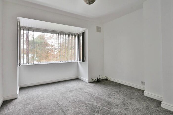 3 Bedroom Terraced House For Sale In The Crescent, Thorngumbald, Hull, HU12