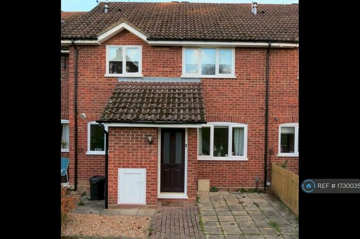 2 Bedroom Terraced House To Rent In Cumberland Way, Wokingham, RG41