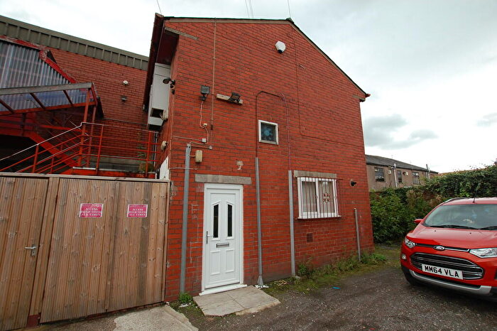 2 Bedroom Semi-Detached House To Rent In Longcauseway Farnworth Bolton Lancashire, BL4