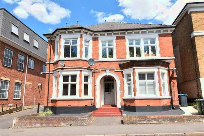 1 Bedroom Flat To Rent In Surbiton Hill Road, Surbiton, KT6