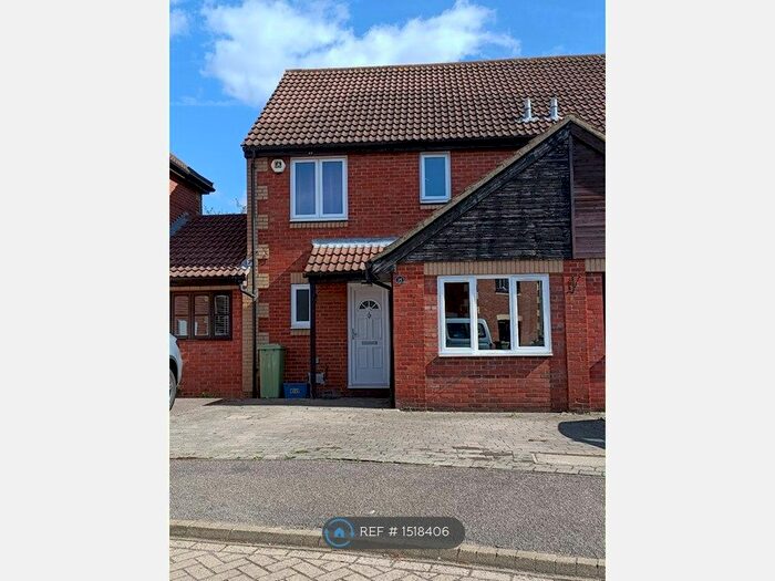 4 Bedroom Semi-Detached House To Rent In Wellfield Court, Willen, Milton Keynes, MK15