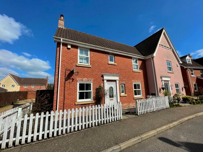 3 Bedroom Semi-Detached House To Rent In Field Maple Road, Watton, IP25