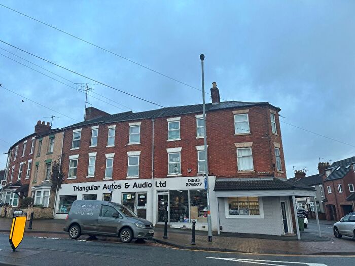 2 Bedroom Flat To Rent In Winstanley Road, Wellingborough, NN8