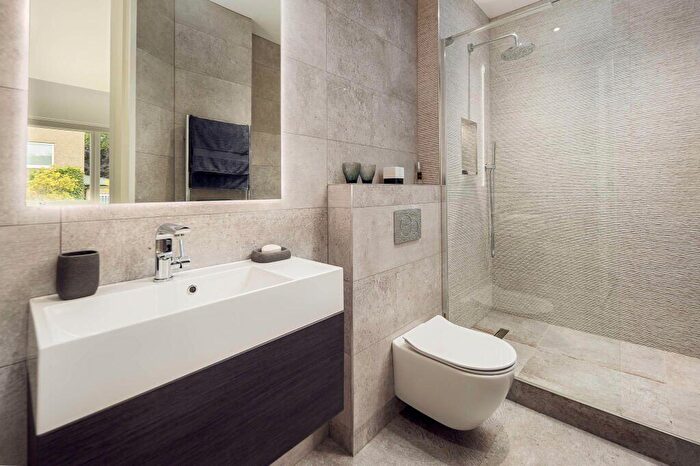 2 Bedroom Apartment To Rent In Milligan Street, London, E14