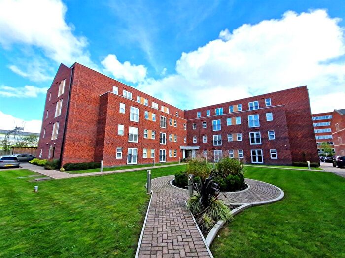 1 Bedroom Flat To Rent In Crescent House, Woodside Park, Rugby, CV21