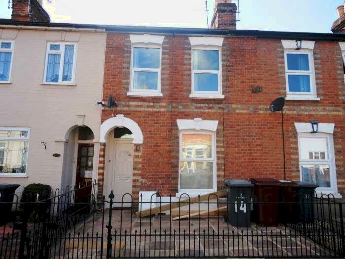 3 Bedroom Terraced House To Rent In Donnington Gardens, Reading, RG1