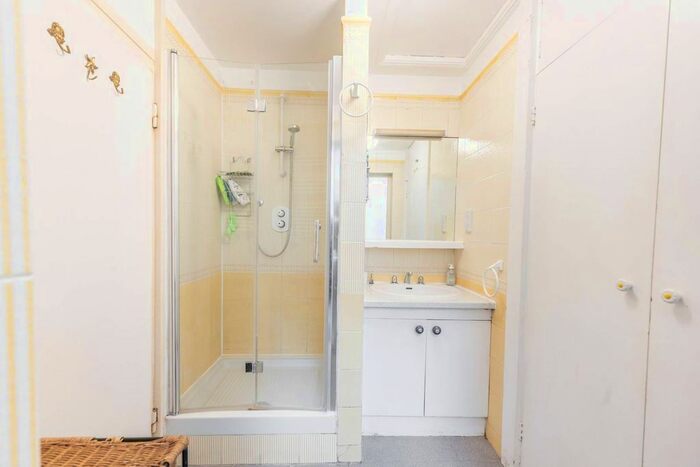 1 Bedroom Flat For Sale In Queens Gate, South Kensington, London, SW7