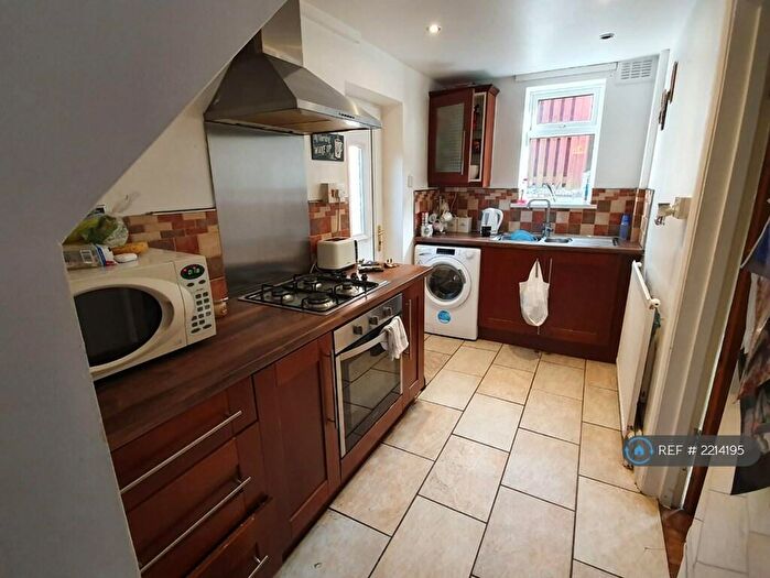 3 Bedroom Semi-Detached House To Rent In Beckwith Road, Rotherham, S65