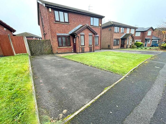 2 Bedroom Semi-Detached House To Rent In Astbury Close, Springhead, OL4