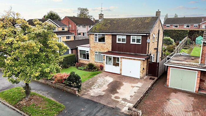 3 Bedroom Detached House For Sale In Yelverton Avenue, Stafford, ST17