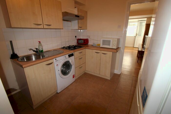1 Bedroom Flat To Rent In Kingsbridge Road, Southall, UB2