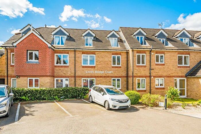 1 Bedroom Flat For Sale In Mervyn Road, Shepperton, TW17