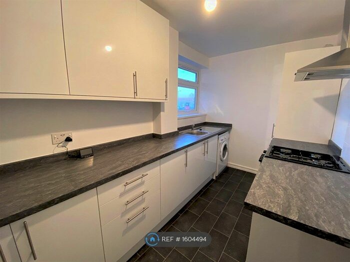 2 Bedroom Flat To Rent In Ferguson Court, Romford, RM2