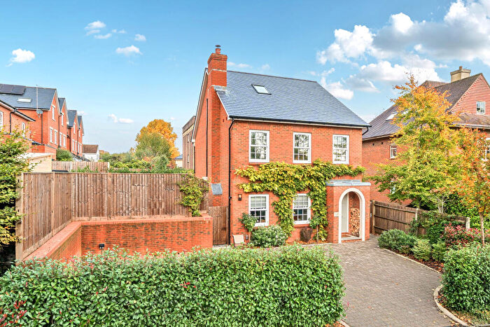 4 Bedroom Detached House For Sale In Sarum Road, Winchester, SO22