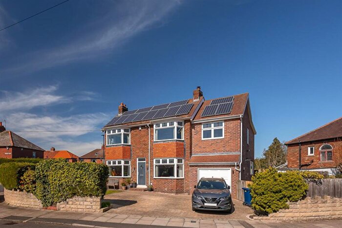 3 Bedroom End Of Terrace House For Sale In Ridgewood Crescent, South Gosforth, Newcastle Upon Tyne, NE3