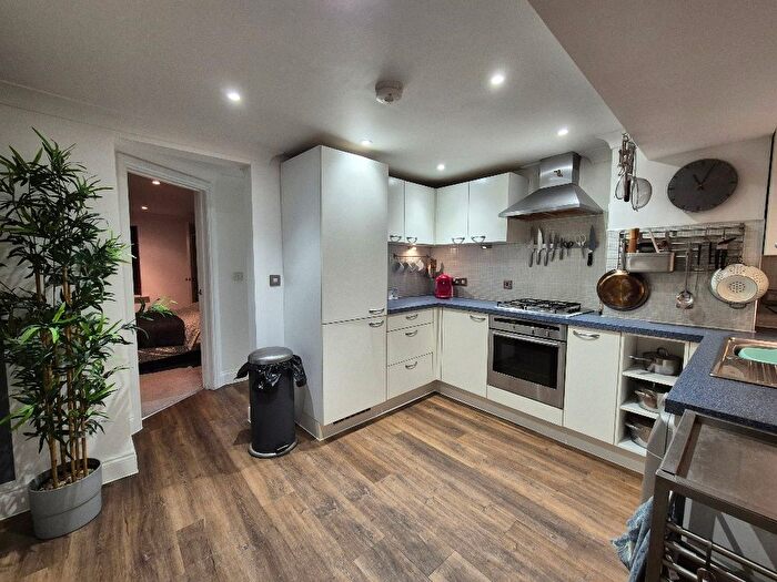 1 Bedroom Flat For Sale In Magdalen Street, Exeter, EX2