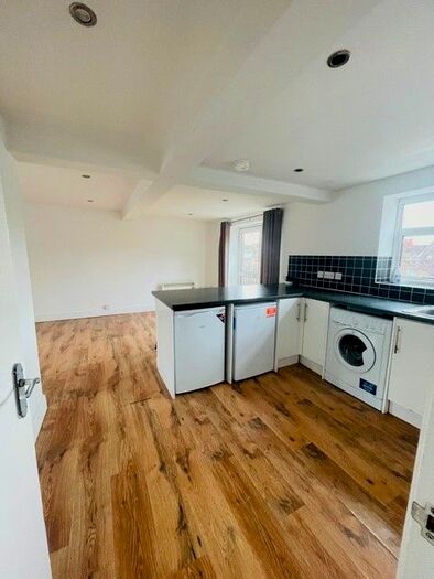 2 Bedroom Flat To Rent In Mount Pleasant Road, London, SE13