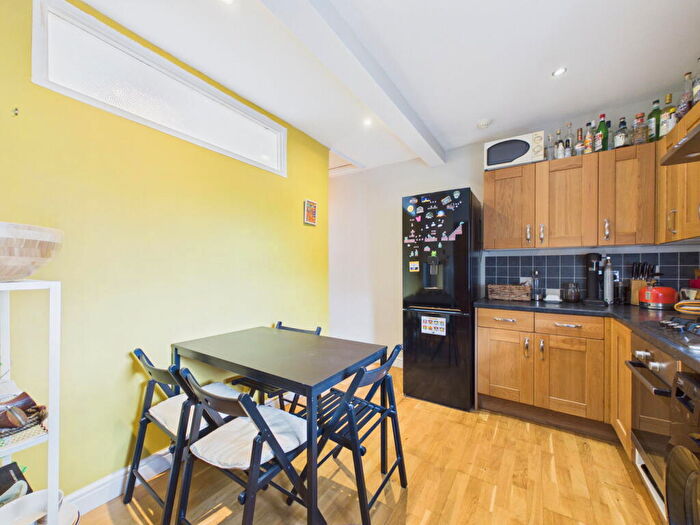 2 Bedroom Flat For Sale In Alfred Road, Windmill Hill, BS3