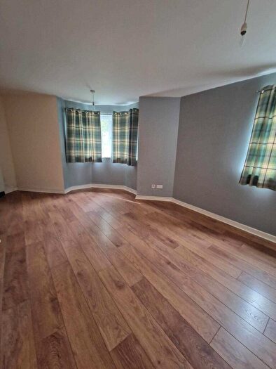 2 Bedroom Flat To Rent In Lloyd Court, Glasgow, G73