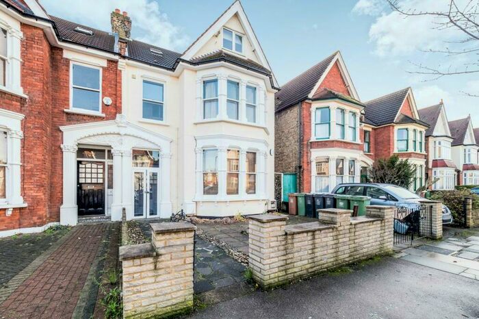 2 Bedroom Apartment To Rent In Arran Road, Catford, SE6