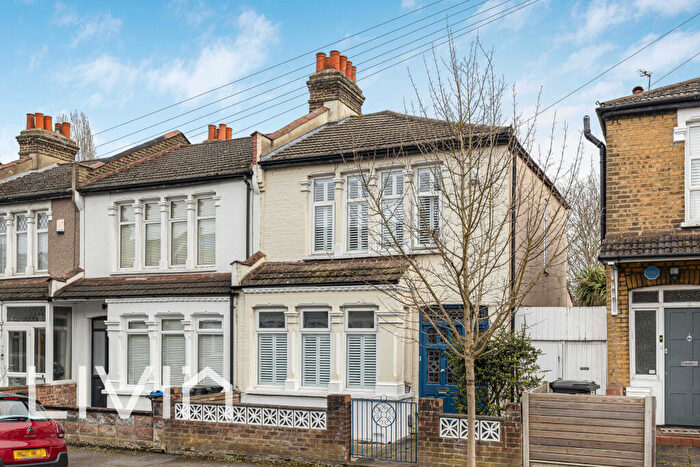 3 Bedroom End Of Terrace House For Sale In Estcourt Road, South Norwood, SE25