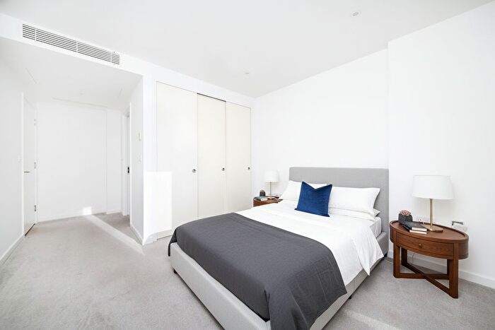 2 Bedroom Flat To Rent In Wingate Square, SW4