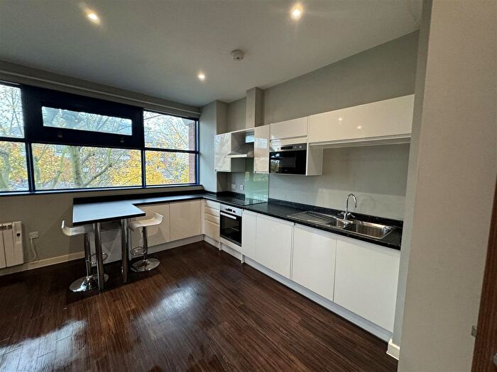 Studio To Rent In Bath Road, Harlington, Hayes, UB3