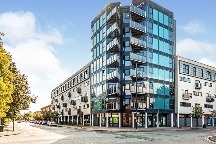 2 Bedroom Flat To Rent In Stretford Road, Manchester, M15