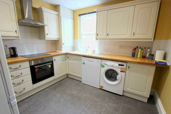 2 Bedroom Apartment To Rent In Norcott Road, London, N16