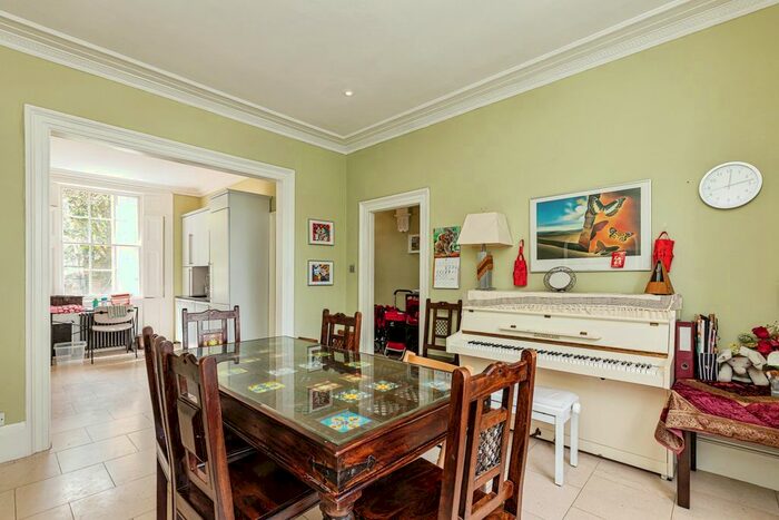 5 Bedroom Town House To Rent In Theberton Street, London, N1