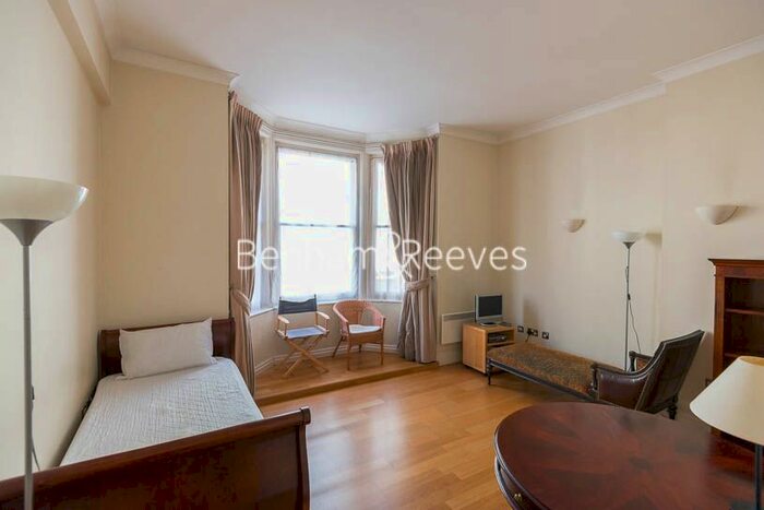 1 Bedroom Flat To Rent In Temple House, Temple Avenue, EC4Y