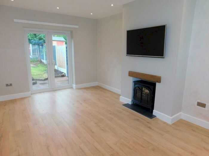 3 Bedroom Semi-Detached House To Rent In Francis Way, L16