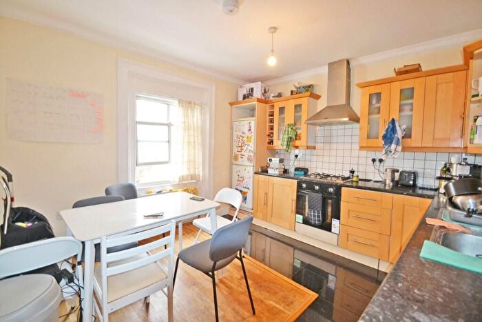 3 Bedroom Flat To Rent In Haverstock Hill, London, NW3