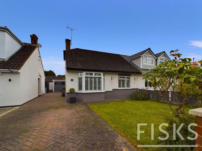 2 Bedroom Semi-Detached Bungalow To Rent In Kingshawes, Benfleet, SS7