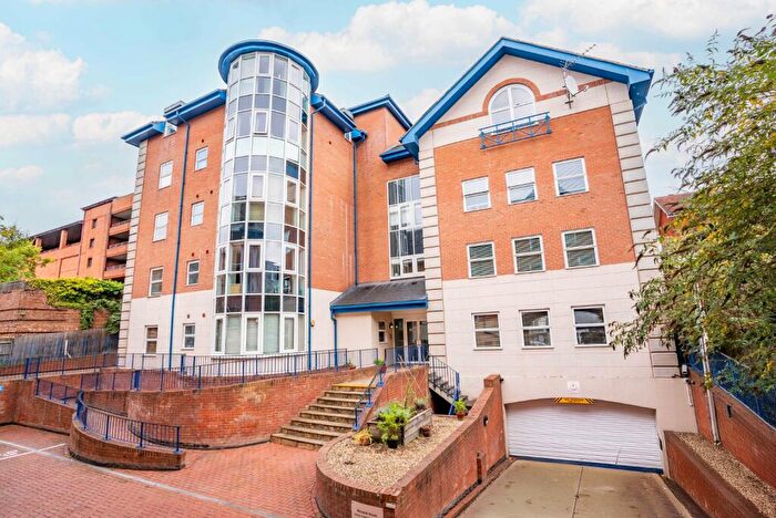 2 Bedroom Apartment For Sale In London Road, St. Albans, Hertfordshire, AL1