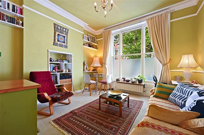 1 Bedroom Flat For Sale In Stanlake Road, Shepherds Bush, London, W12