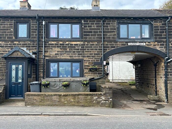 3 Bedroom Cottage For Sale In Sunny Dale, BD13