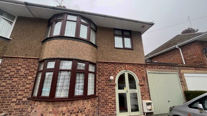 3 Bedroom House To Rent In Grassmere Avenue, Northampton, NN3