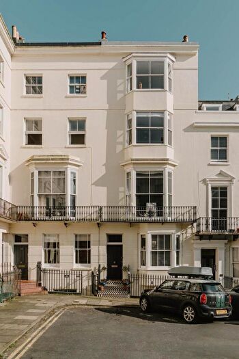 6 Bedroom Terraced House For Sale In Brighton, East Sussex, BN2 - Photo 4
