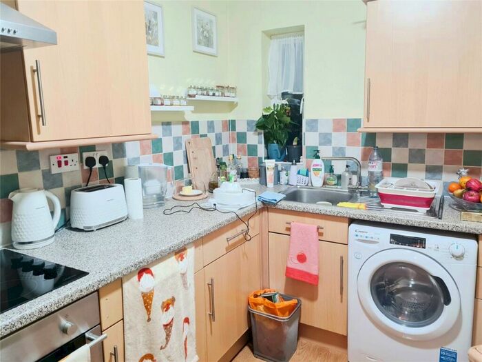 1 Bedroom Flat To Rent In Medina Road, Southampton, Hampshire, SO15