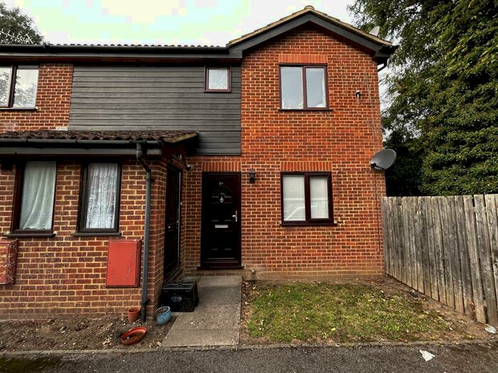 Apartment To Rent In Slough, Berkshire, SL1