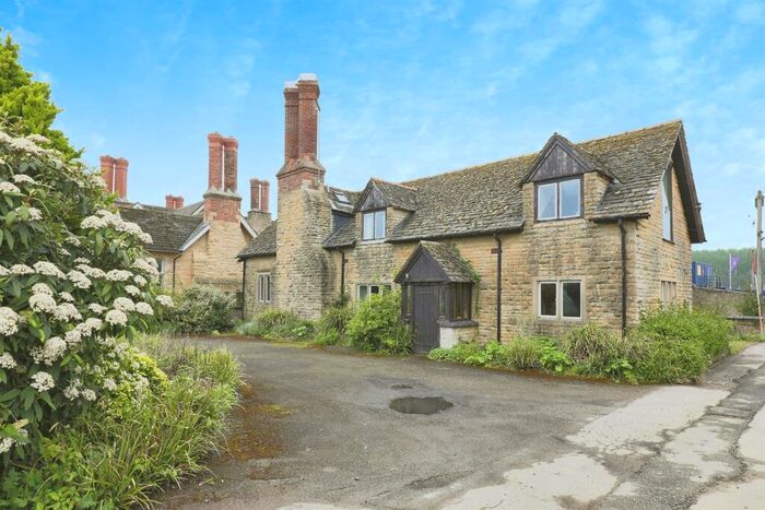 4 Bedroom Detached House For Sale In Station Road, Kingham, Chipping Norton, OX7