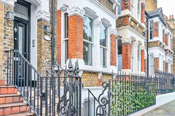 3 Bedroom Semi Detached House To Rent In Manchester Road, E14