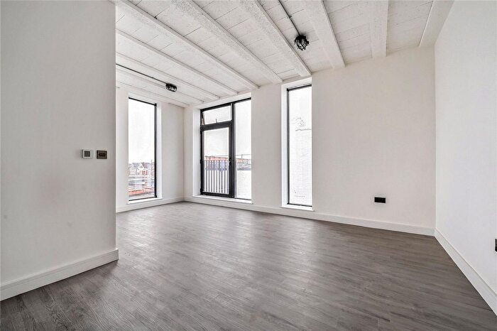 1 Bedroom Flat For Sale In Palmers Mews, Trade Close, Palmers Green, London, N13