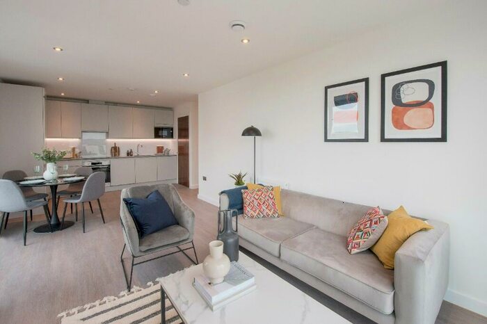 2 Bedroom Apartment To Rent In Napier Road, Reading, Berkshire, RG1