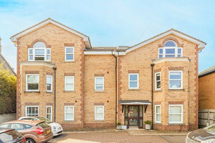 2 Bedroom Flat For Sale In Green Street, Sunbury-On-Thames, TW16