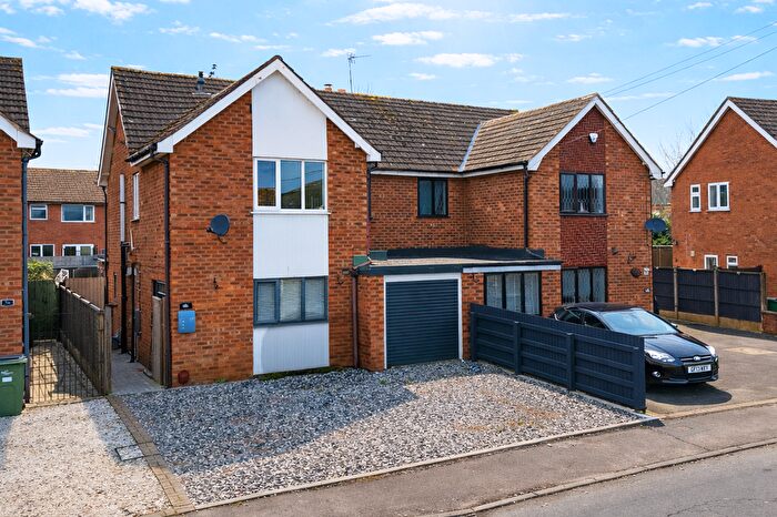 3 Bedroom Semi Detached House For Sale In Huncote Road, Stoney Stanton, Leicester, Leicestershire, LE9